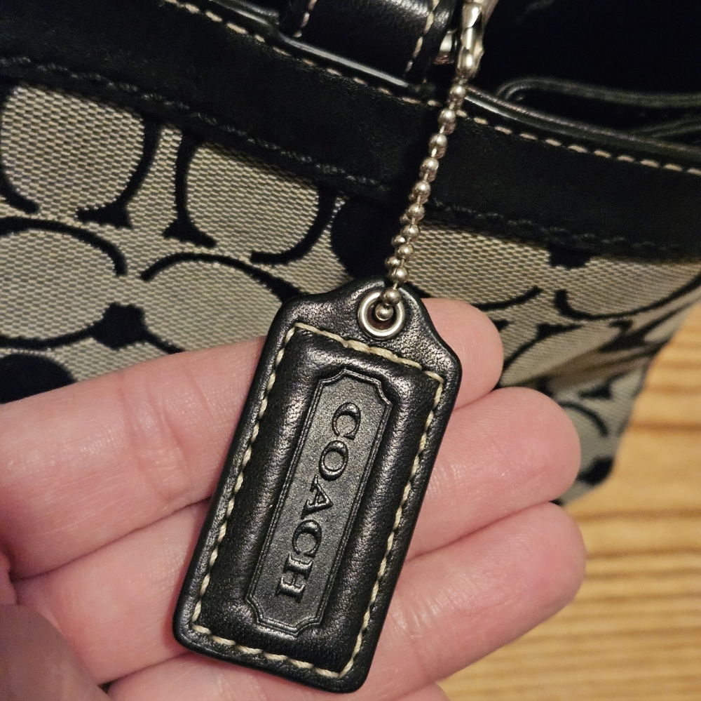 Coach Vintage Hampton Signature Canvas Black and Gray Shoulder Bag - Picture 9 of 11